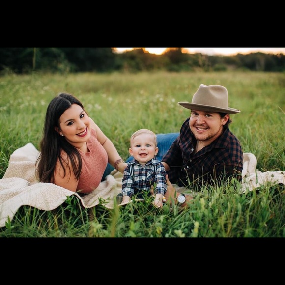 Meet your Posher, Taylor - Picture 3 of 4